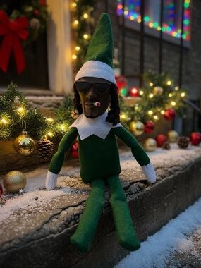 Snoop on a Stoop Holiday Elf with Sunglasses